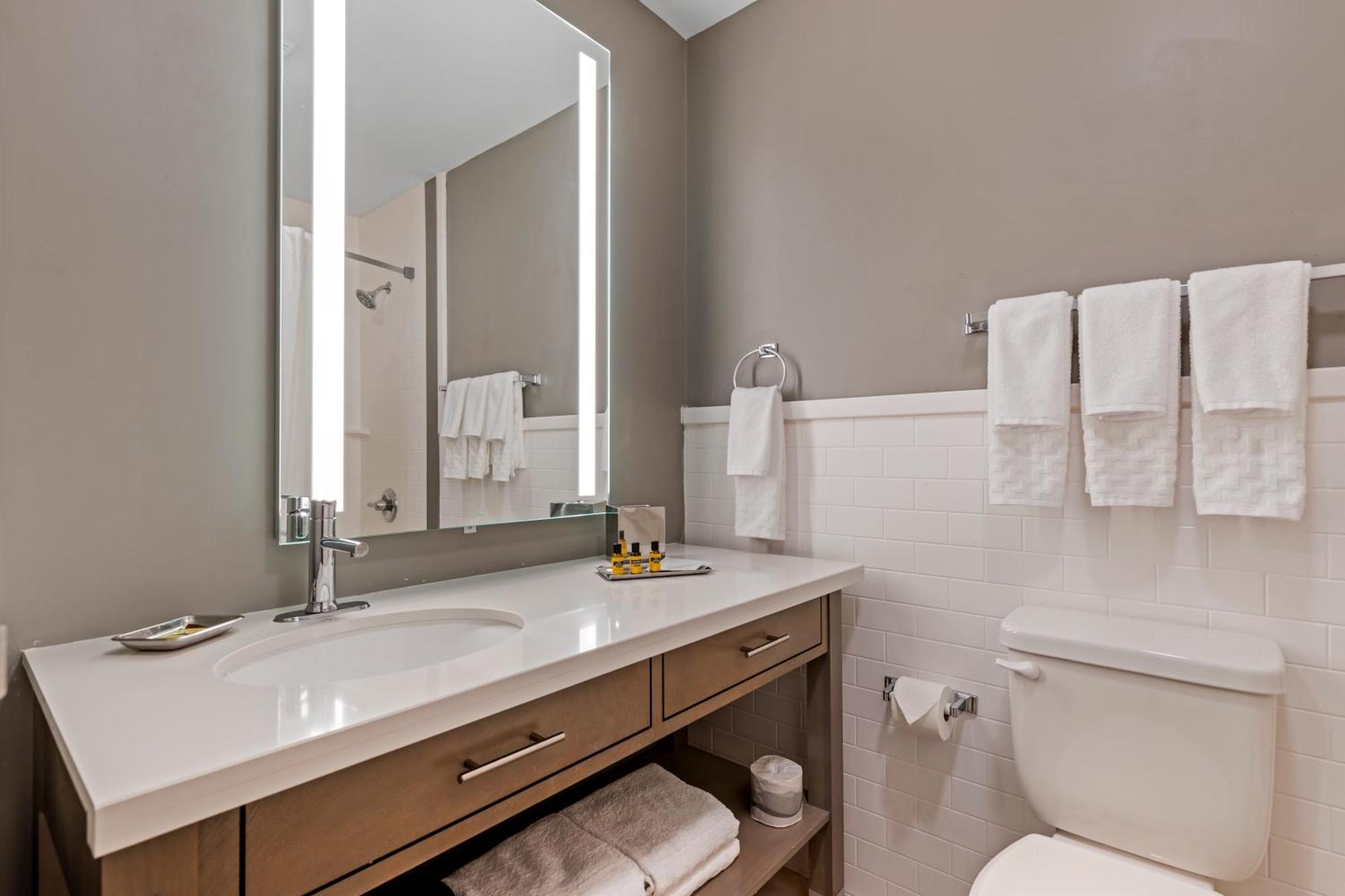 Best Western Plus Executive Residency Waterloo & Cedar Falls Ngoại thất bức ảnh